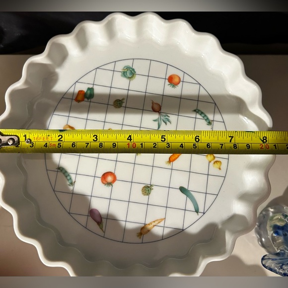 Like new, oven to table porcelain ware baking dish… quiche, tortes etc… veggies - Picture 8 of 8